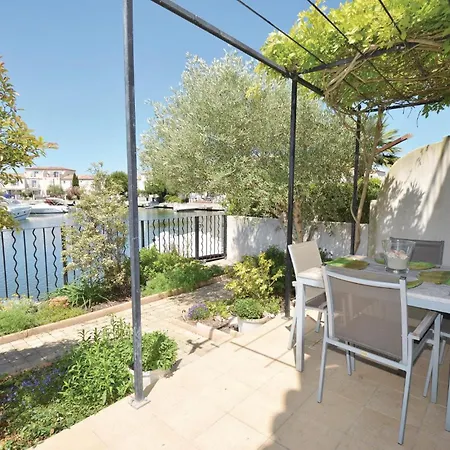 Dom wakacyjny Amazing In With Kitchen Aigues-Mortes
